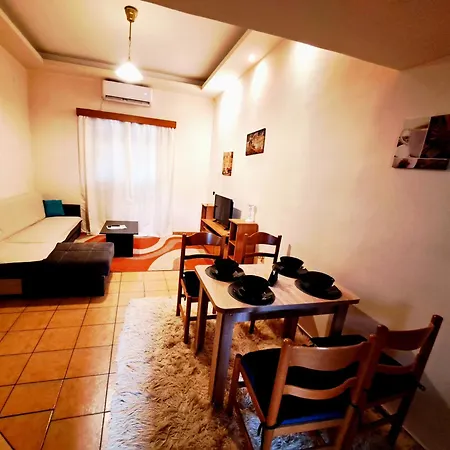 House With Yard Subway 5Min Walk-2